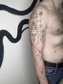 Fine line tetovaža, custom dizajn